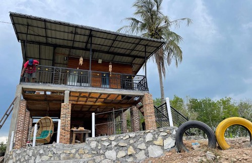 North Padang Lawas Villa | Cozy Villa Gomburan Pakkat Lestari for Families and Pets