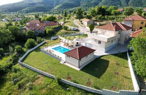 Neoric Villa | Villa Gorana: 4-Star Oasis with Private Pool & Ocean View