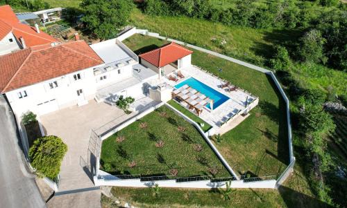 Neoric Villa | Villa Gorana: 4-Star Oasis with Private Pool & Ocean View