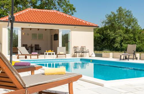 Neoric Villa | Villa Gorana: 4-Star Oasis with Private Pool & Ocean View