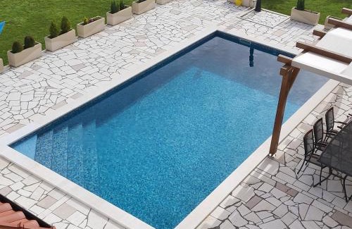 Neoric Villa | Villa Gorana: 4-Star Oasis with Private Pool & Ocean View
