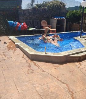 Samieira Apartment | Villa Graña Medrano: 4-Star Poolside Family Retreat