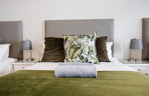 Klerksdorp House | Pet-Friendly Villa Gracia Guesthouse with Pool & Breakfast