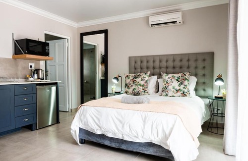 Klerksdorp House | Pet-Friendly Villa Gracia Guesthouse with Pool & Breakfast
