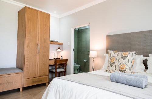 Klerksdorp House | Pet-Friendly Villa Gracia Guesthouse with Pool & Breakfast