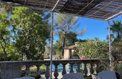 Eoures Villa | Relax at Villa Grand Cèdre: Oceanfront Bliss for Families