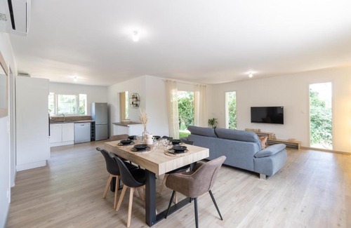 Berrias-et-Casteljau House | Relaxing Villa Graveyron with Private Pool for Families