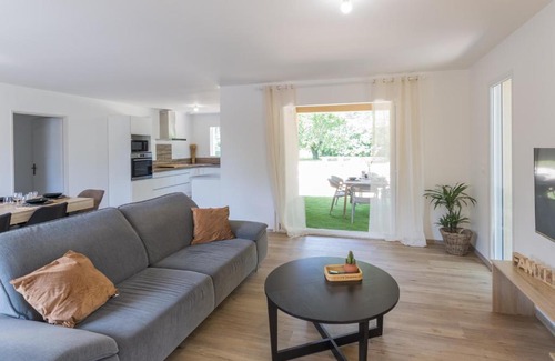 Berrias-et-Casteljau House | Relaxing Villa Graveyron with Private Pool for Families