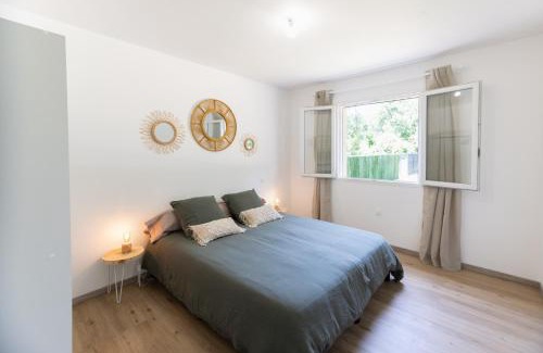 Berrias-et-Casteljau House | Relaxing Villa Graveyron with Private Pool for Families