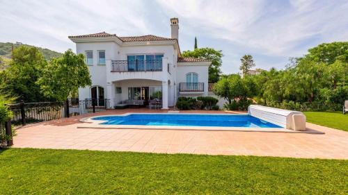 Arcos de la Frontera House | Idyllic Villa Grazalema 2 with Pool in Arcos de la Frontera