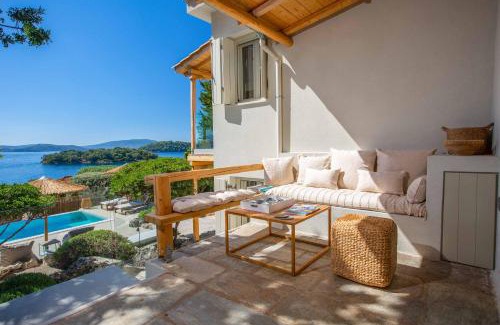Perigiali Villa | Family-Friendly Villa Green Islets with Oceanfront Pool