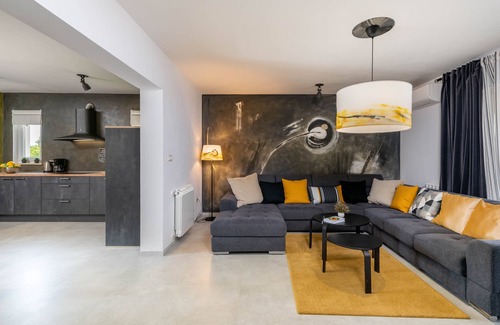Nedescina Villa | Villa Green Olive: Poolside Oasis with Ocean View