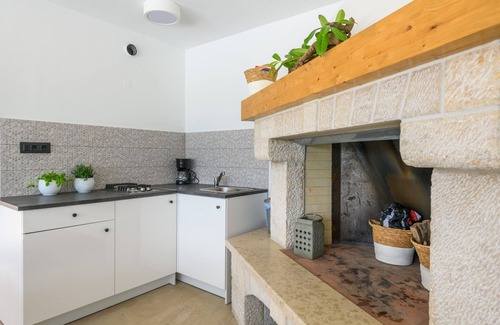 Nedescina Villa | Villa Green Olive: Poolside Oasis with Ocean View