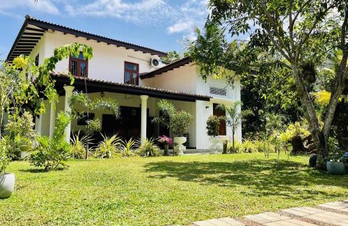 Kamburugamuwa Villa | Pet-Friendly Villa Green Space: 4-Star Stay with Kitchen