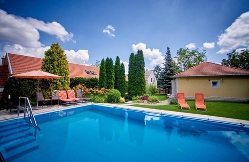 Szentendrei Villa | Villa GreenTree - Newly Refurbished with Child-Friendly Amenities