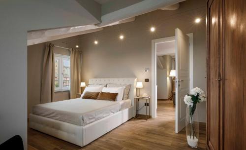 Monforte d'Alba Apartment | Elegant Villa Gremì with Scenic Ocean Views in Monforte d'Alba