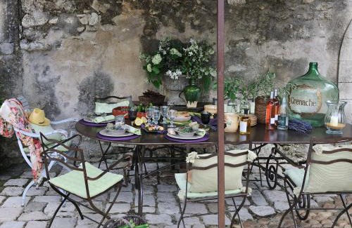 Menerbes Villa | Villa Grenache: Premier Stay at La Bastide de Marie