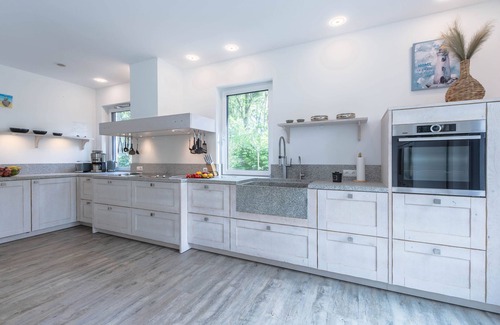 Glowe Villa | Pet-Friendly Oceanfront Retreat with Hot Tub & 10/10 Rating