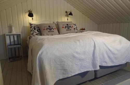 Solleron Cabin | Experience Villa Gruddbo: Oceanfront Bliss & Hot Tub
