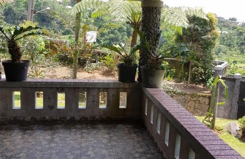 Bogor Villa | Relax at Villa Gunung Salak Indah with Pool Access