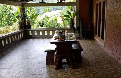 Bogor Villa | Relax at Villa Gunung Salak Indah with Pool Access
