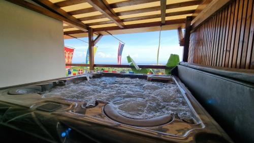 La Grande Montee Bed & Breakfast | Discover Villa Hélèna B&B: Family-Friendly with a Pool