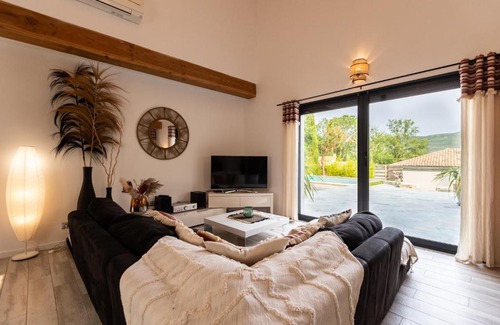 Saint Alban Auriolles Villa | Elegant Villa with Pool & Wi-Fi for 8 Guests