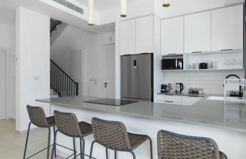 Eilat Villa | Oceanfront Villa Hadar Eilat with Pool & Child-Friendly Amenities