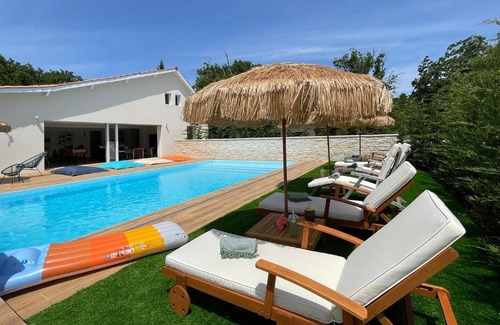 Saint-Medard-en-Jalles House | Villa Hakuna Matata - 4-Star Family-Friendly Oasis