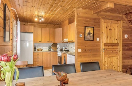 Rovaniemi House | Experience Villa Hanhi: Guest Rated 10/10 with Scenic Lake Views