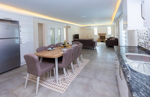 Dalyan City Center Villa | Villa Hanimeli: 6 En Suite Bedrooms with Private Pool