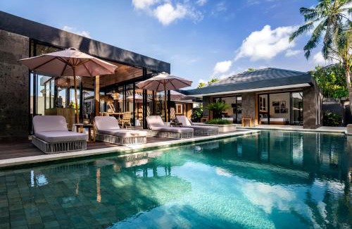Peliatan Villa | Discover Villa Hanuman Teges: Oceanfront Bliss & Poolside Fun