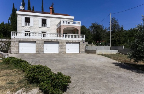 Cilipi Apartment | Villa Harmonia with patio and shared pool