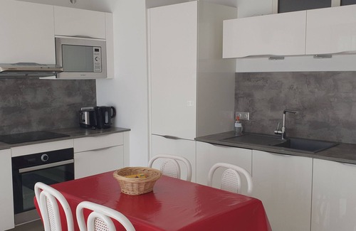 Vallauris Apartment | Villa Harmony: Ground Floor Retreat with Ocean View
