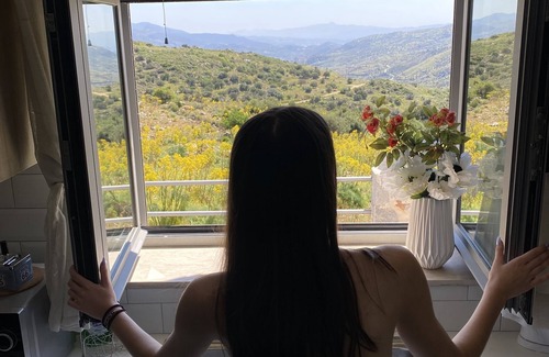 Nea Kria Vrisi House | Villa Harmony: Family-Friendly Retreat with Kitchen & Pets Welcome