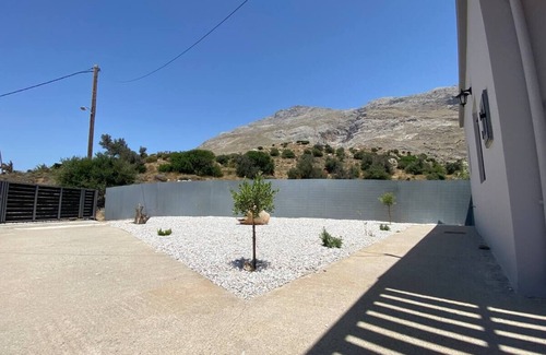 Nea Kria Vrisi House | Villa Harmony: Family-Friendly Retreat with Kitchen & Pets Welcome