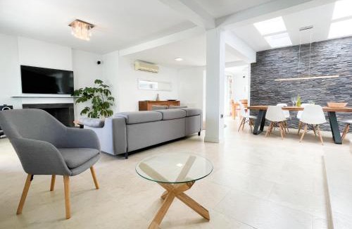 San Vicente del Raspeig Villa | Villa Haygón: Private Pool, BBQ & Sauna with Ocean Views