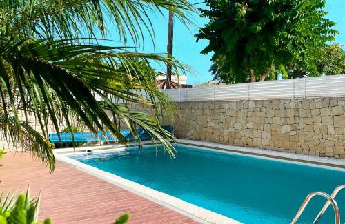 San Vicente del Raspeig Villa | Villa Haygón: Private Pool, BBQ & Sauna with Ocean Views