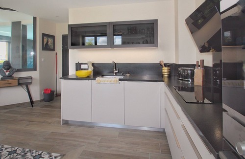 Brignogan-Plage Villa | Villa with Heated Indoor Pool & Ocean View Near the Beach