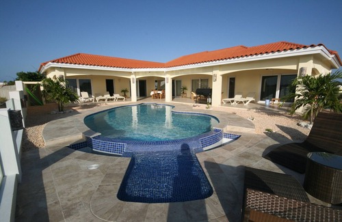 Esmeralda Villa | Villa Heaven On Earth: Breathtaking Views & Private Pool