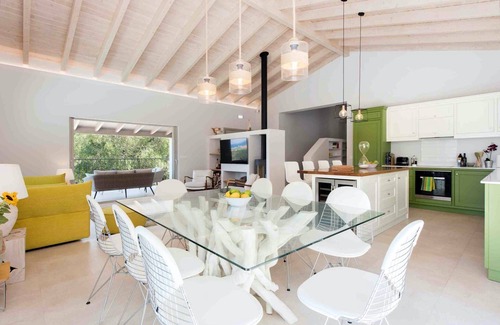 Kassiopi Villa | Relax at Villa Helonaki: Pool, Breakfast & Family-Friendly