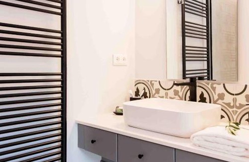 Kassiopi Villa | Villa Helonaki: Family-Friendly Retreat with Pool & Kitchen