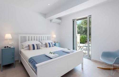 Kassiopi Villa | Villa Helonaki: Family-Friendly Retreat with Pool & Kitchen