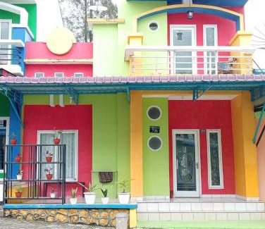 Berastagi Villa | Cozy Villa Highland No 7 with Pool & Hot Tub in Berastagi