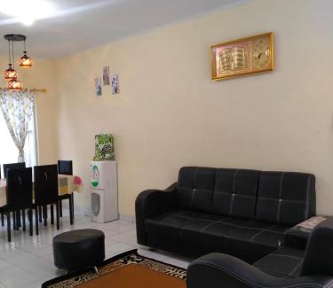 Berastagi Villa | Cozy Villa Highland No 7 with Pool & Hot Tub in Berastagi