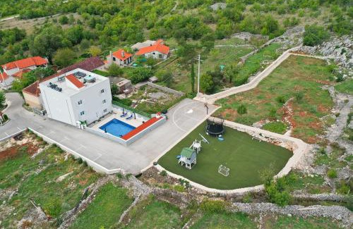 Slivno Villa | Discover Villa Hill Stars: Oceanfront Bliss in Makarska