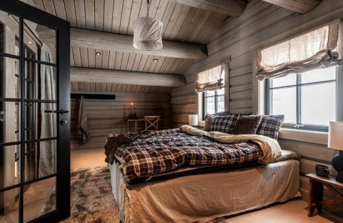 Idrefjall House | Villa Hjelmbacken: Family-Friendly Getaway with Hot Tub
