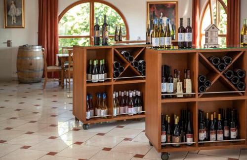 Landau in der Pfalz House | Family-Friendly Villa Hochdörffer Gästehaus with Great Rating