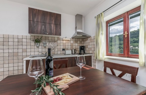 Zvecanje House | Guest Rated 10/10: Villa Holiday Home Zvečanje Awaits