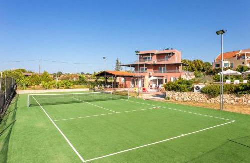 Akrotiri Villa | Relaxing Villa Horizon with Pool & Family-Friendly Amenities